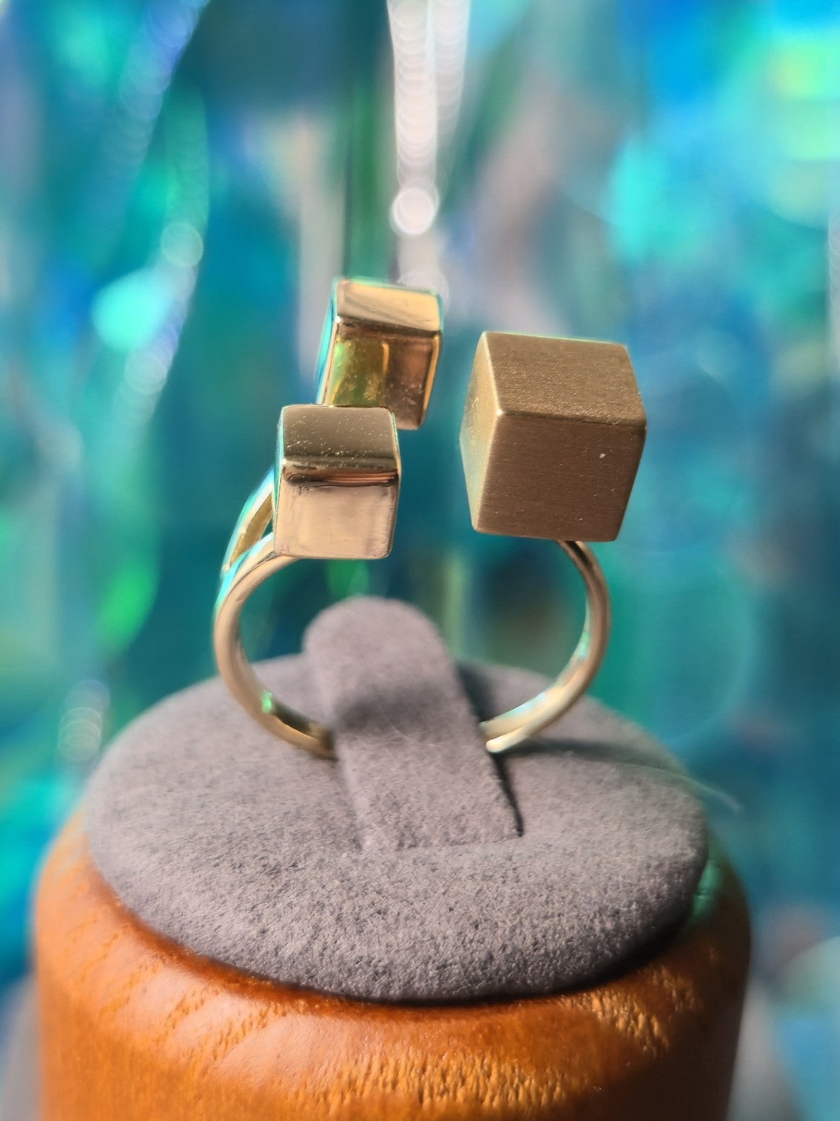 14ct Yellow Gold Ring Three Cubes Boxes size: O+ Dress Fashion Ring Hallmaked