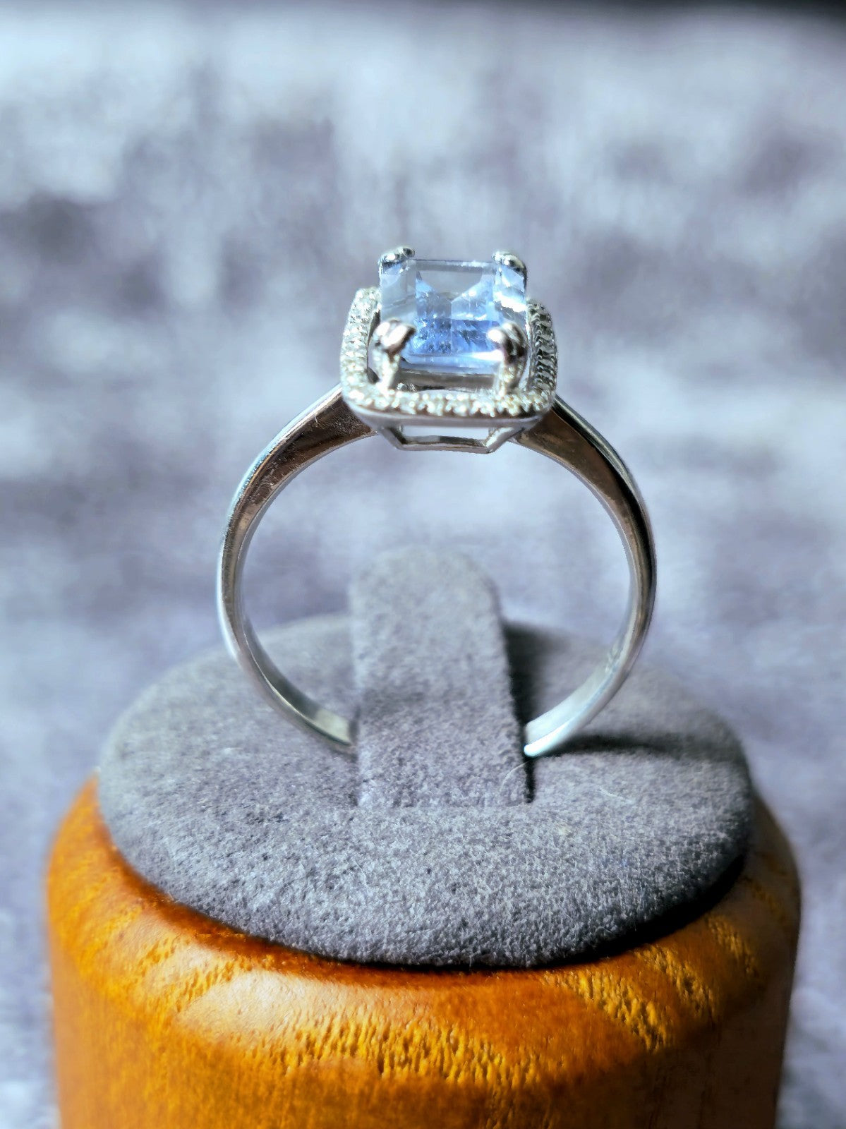 Stunning 9ct White Gold Aquamarine Diamond Halo Dress Ring Cocktail size P