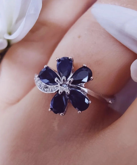Absolutely Stunning 9ct White Gold Sapphires and Diamonds Flower Ring size P+