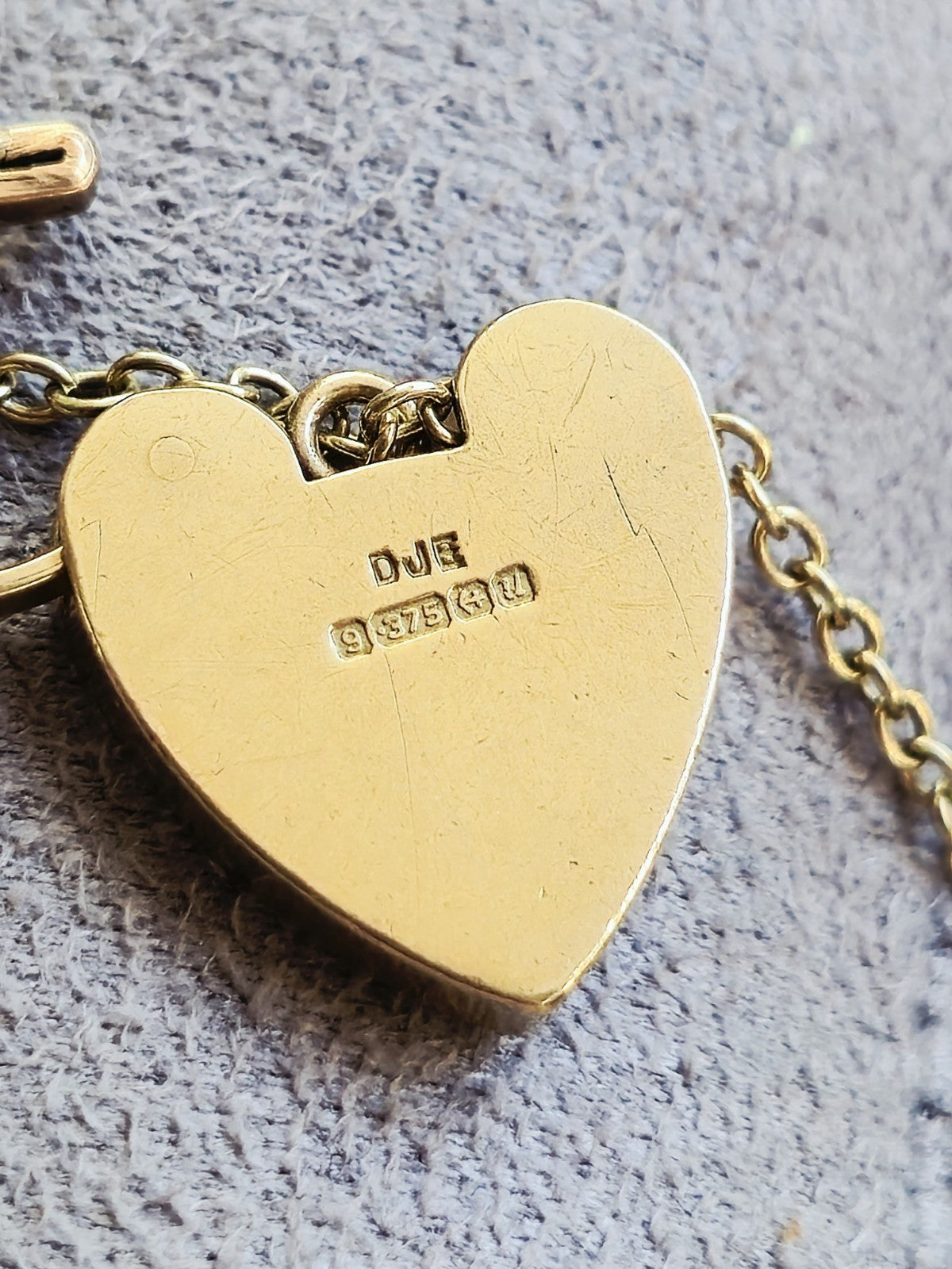 Vintage 9ct Yellow Gold Gate Bracelet With Heart Locket Great Condition 16.5cm