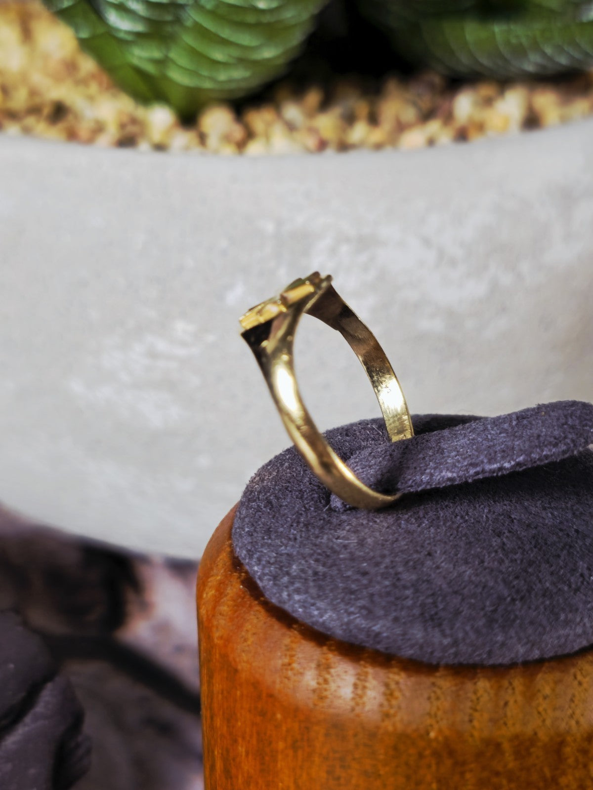 Solid 18ct Yellow Gold Signet Ring size: L Oval Shape Cross Pinky Finger Ring