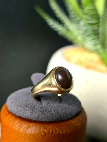 Cute Solid 9ct Yellow Gold Red/Green Onyx Ring Oval Cabochon size 'I' Signet