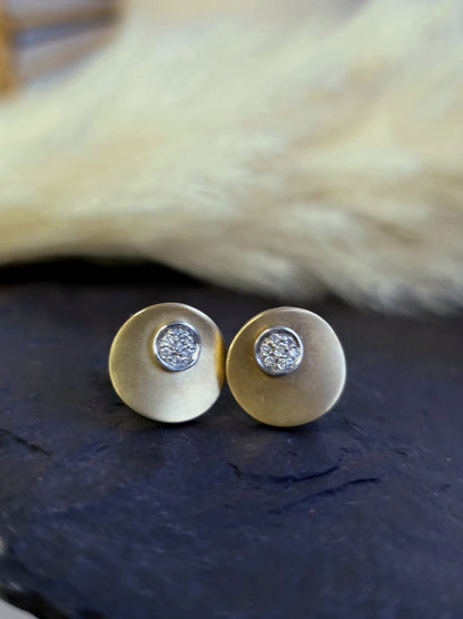 Lovely New 9ct Yellow Gold Round Matt Diamond Earrings Cute Butterfly Everyday