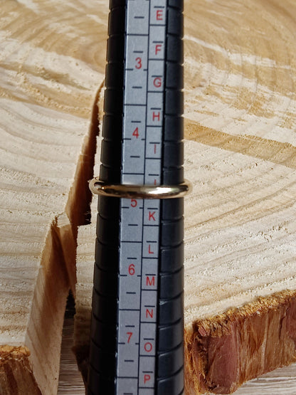 Solid 9ct yellow gold wedding band size M, with lovely engraving and diamond. 