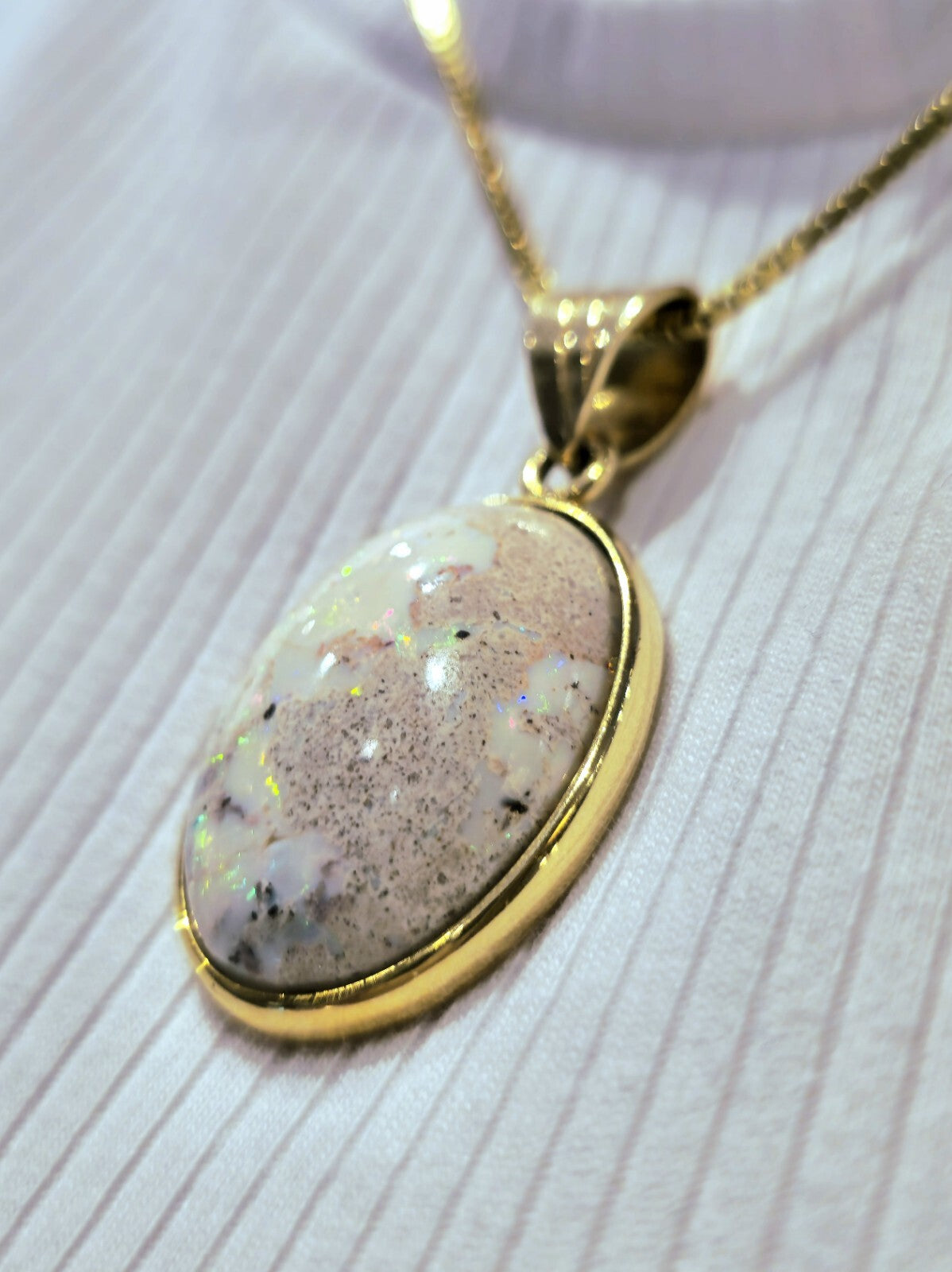14ct Solid Yellow Gold Big Australian Opal Pendant Oval Shape Hallmarked 31mm