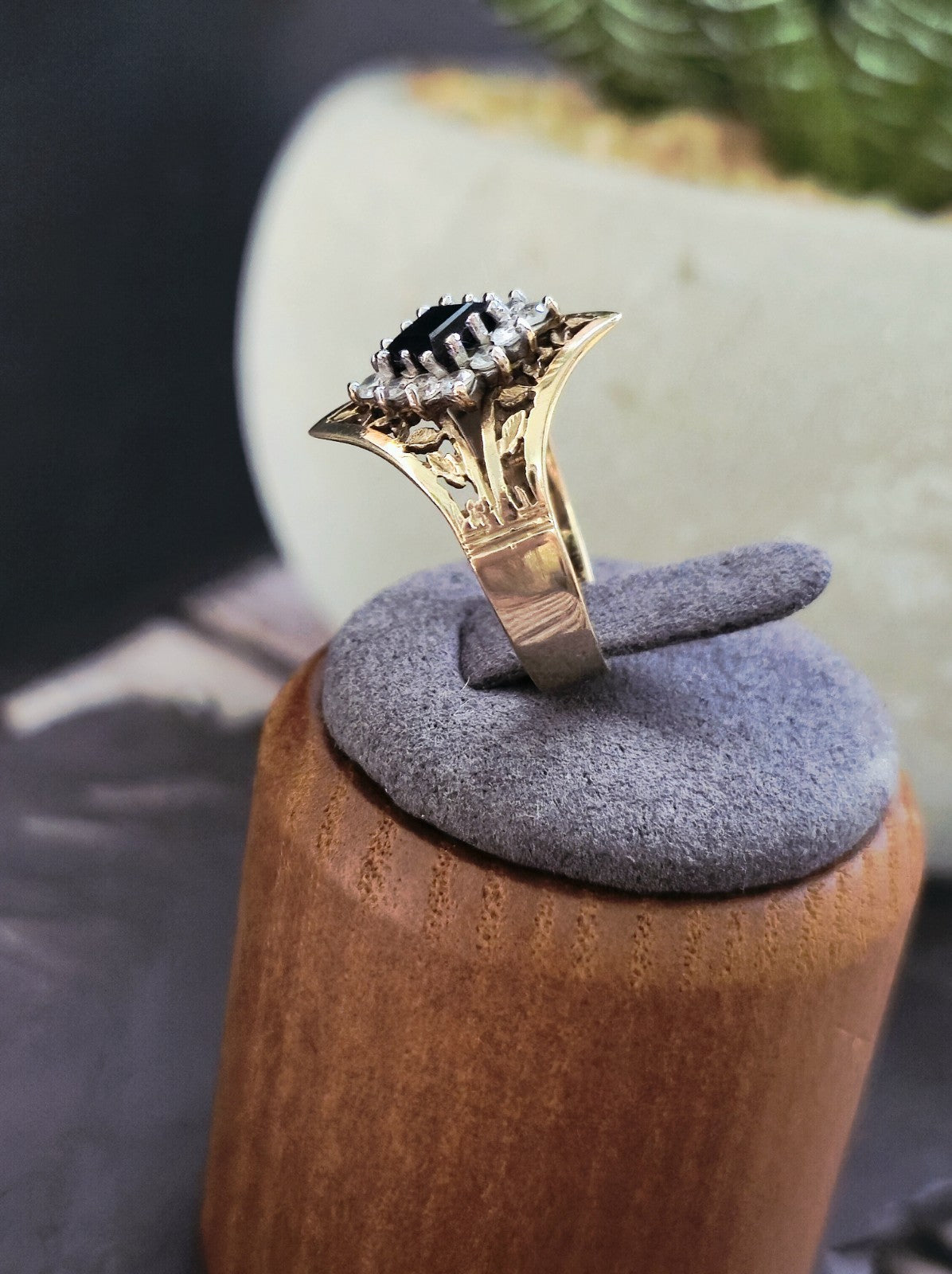 Beautiful 9ct Yellow Gold Sapphire and CZ Ring Vintage Fancy Design Hallmarked