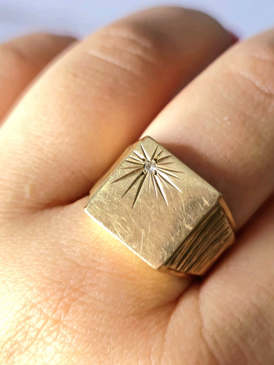 Vintage Solid 9ct Yellow Gold Signet Ring size: T+ Square with Diamond Pattern