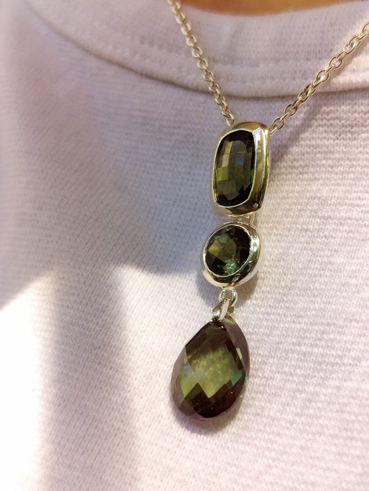Lovely green stone silver 925 dress necklace length 26cm hallmarked 