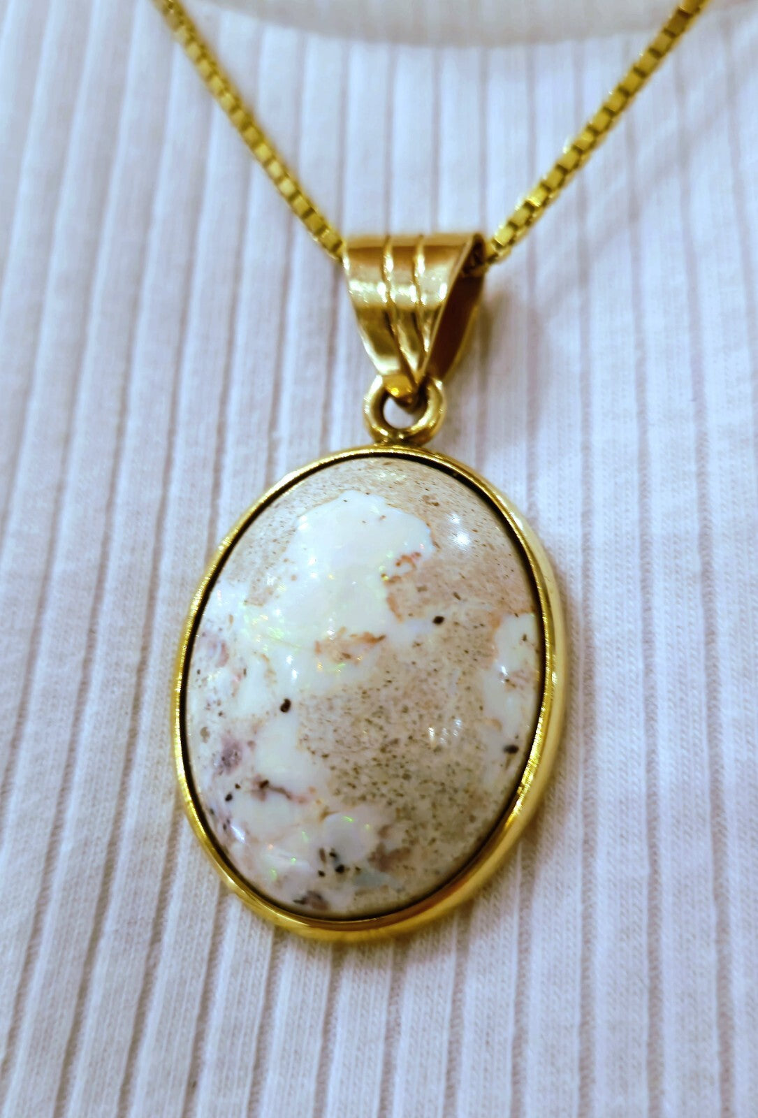 14ct Solid Yellow Gold Big Australian Opal Pendant Oval Shape Hallmarked 31mm