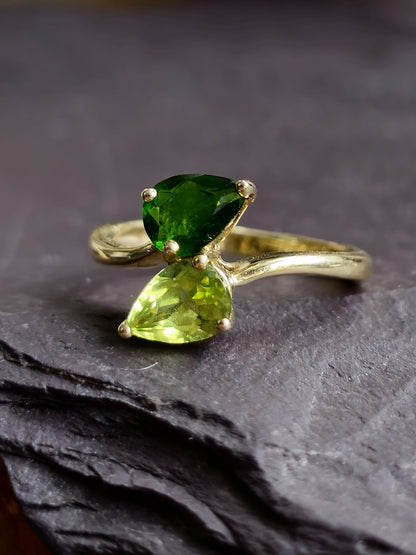 Cute 14ct Yellow Gold Two Peridots Ring Cross Ring Pear Shape Peridot size J+