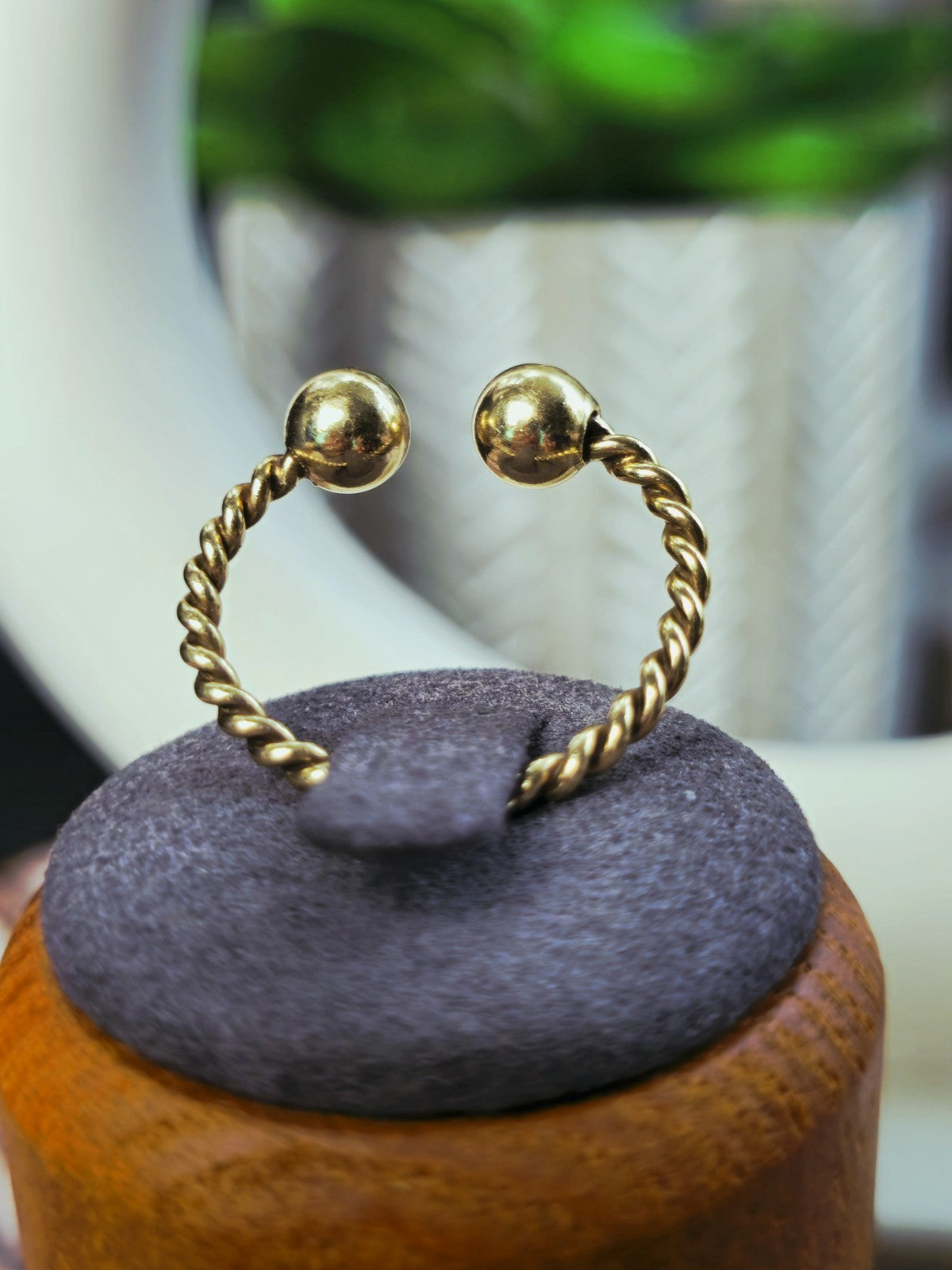 9ct Yellow Gold Split Ball Ends Ring Twisted Shank Size N-Q Adjustable Size 375