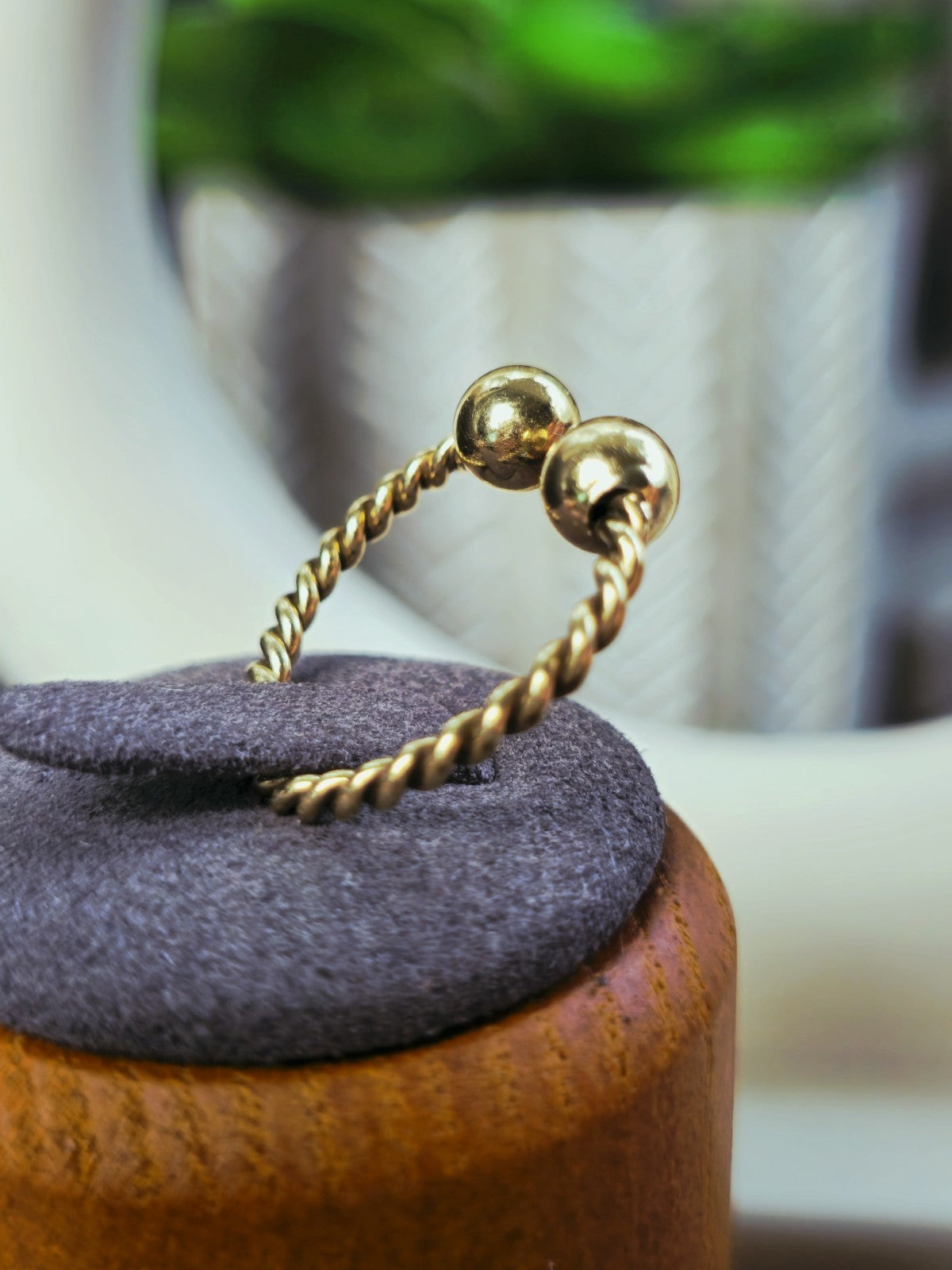 9ct Yellow Gold Split Ball Ends Ring Twisted Shank Size N-Q Adjustable Size 375