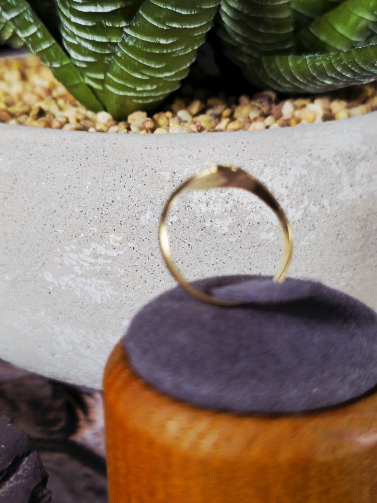 Solid 18ct Yellow Gold Signet Ring size: L Oval Shape Cross Pinky Finger Ring