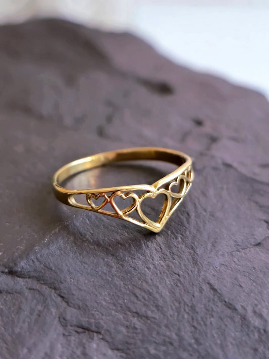 Cute 9ct Yellow Gold Ring With Hearts V Shape Size N Hallmarked