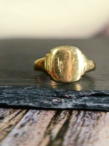 Vintage 9ct Yellow Gold Signet Ring size: M+ Square 2.20grams