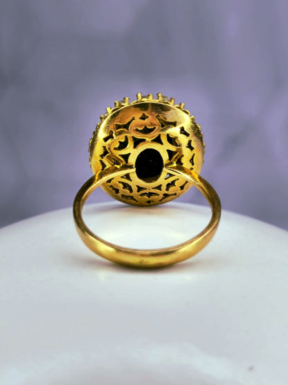 Lovely Vintage 18k Yellow Gold (750) Cocktail Ring Cameo Lady Halo 6.7g size R