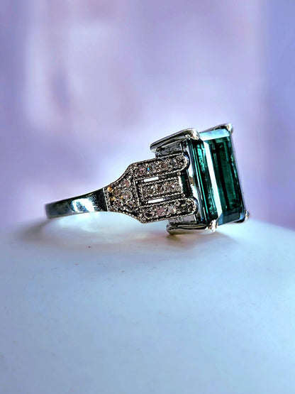 Stunning 18ct White Gold Green Tourmaline/Diamond Dress Ring Cocktail size Q+