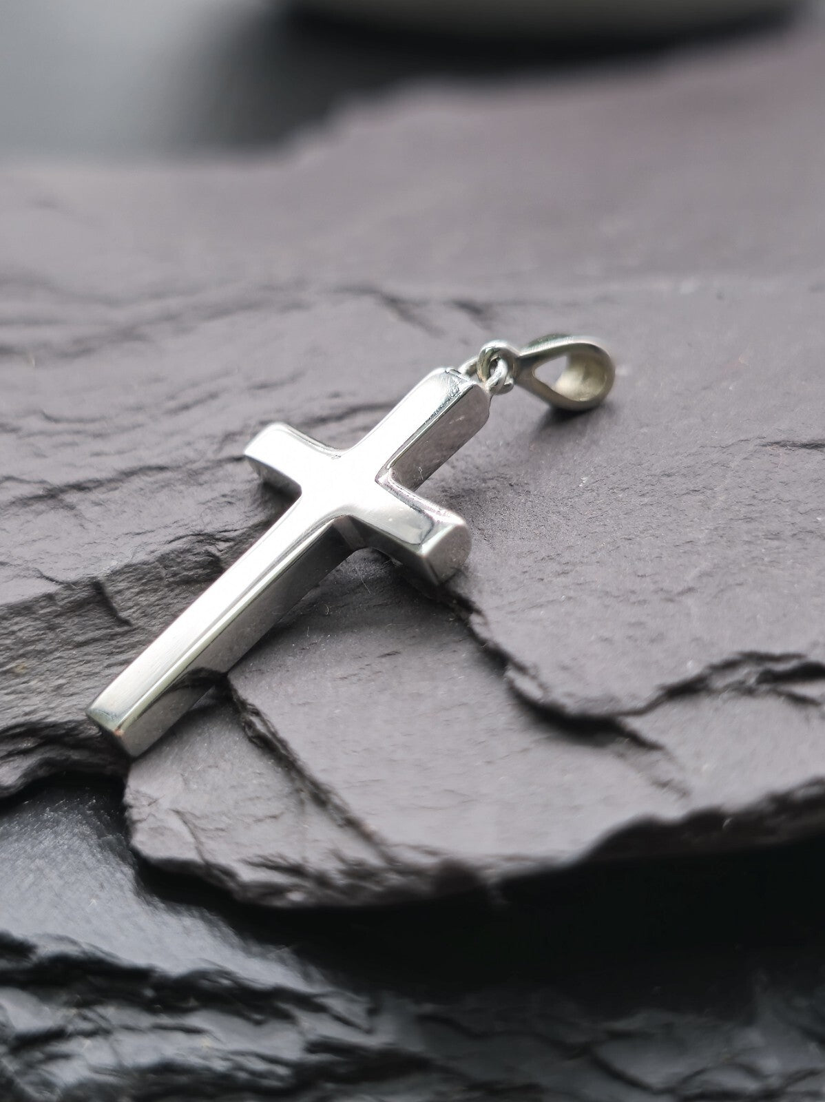 New Solid 9ct White Gold Plain Cross Simple 3D Cube Thick 32mm x 15mm Hallmarked