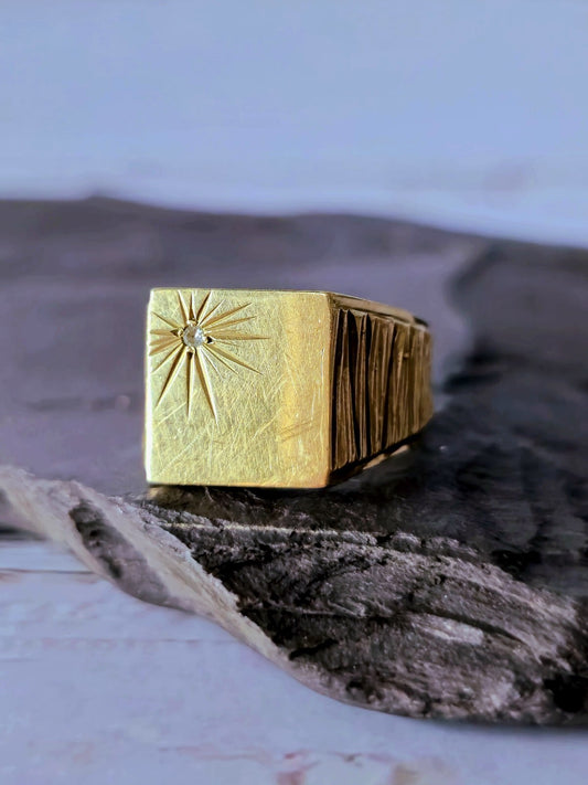Vintage Solid 9ct Yellow Gold Signet Ring size: T+ Square with Diamond Pattern