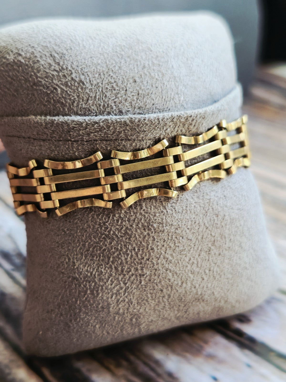 Vintage 9ct Yellow Gold Gate Bracelet With Heart Locket Great Condition 16.5cm