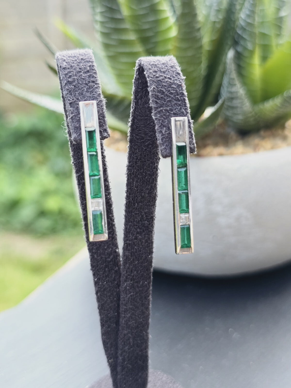 Solid 18K (750) White Gold Stud/Drop Earrings Long Green Stones 5.5grams