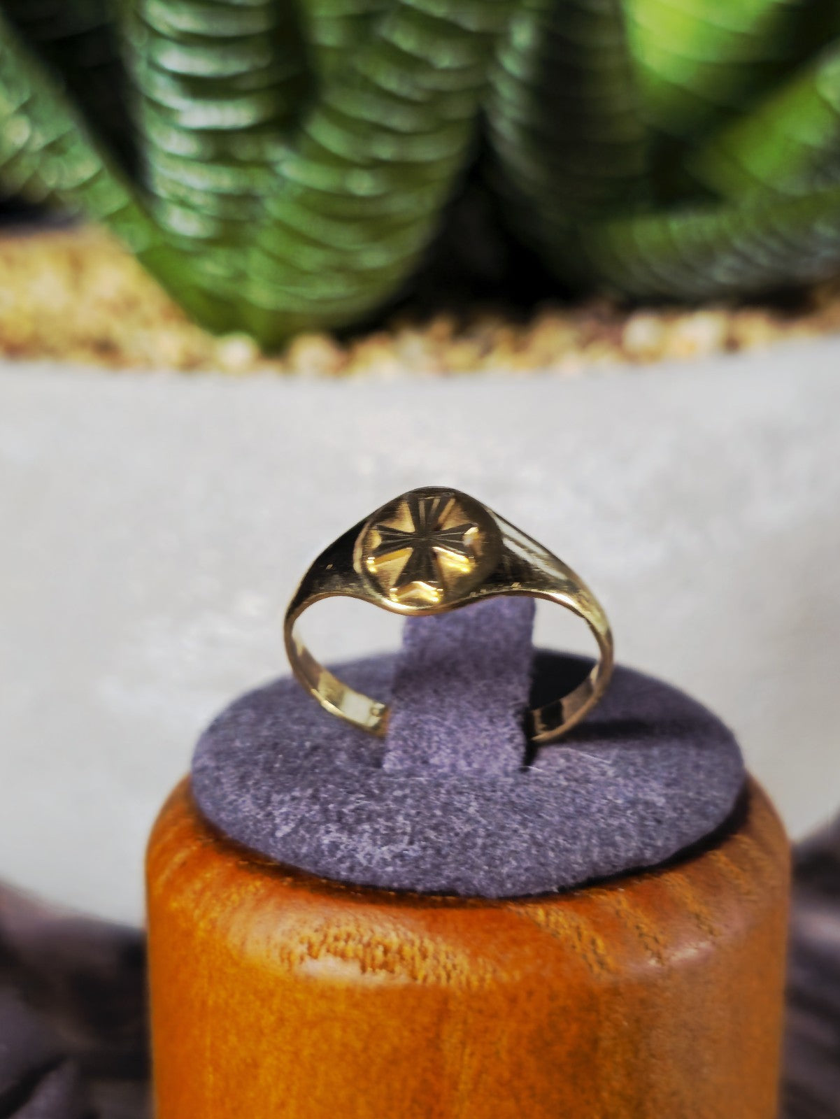 Solid 18ct Yellow Gold Signet Ring size: L Oval Shape Cross Pinky Finger Ring