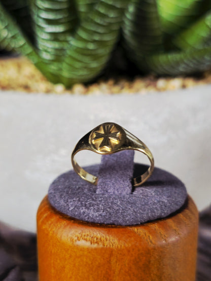 Solid 18ct Yellow Gold Signet Ring size: L Oval Shape Cross Pinky Finger Ring