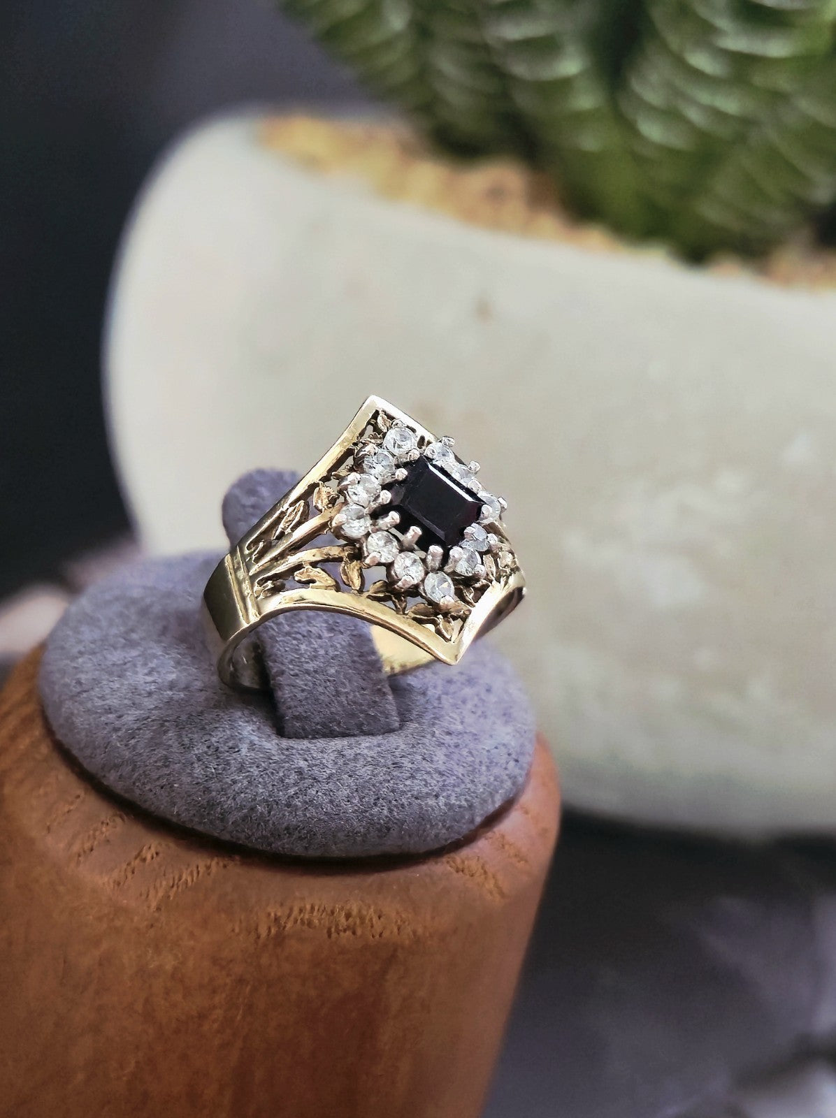 Beautiful 9ct Yellow Gold Sapphire and CZ Ring Vintage Fancy Design Hallmarked