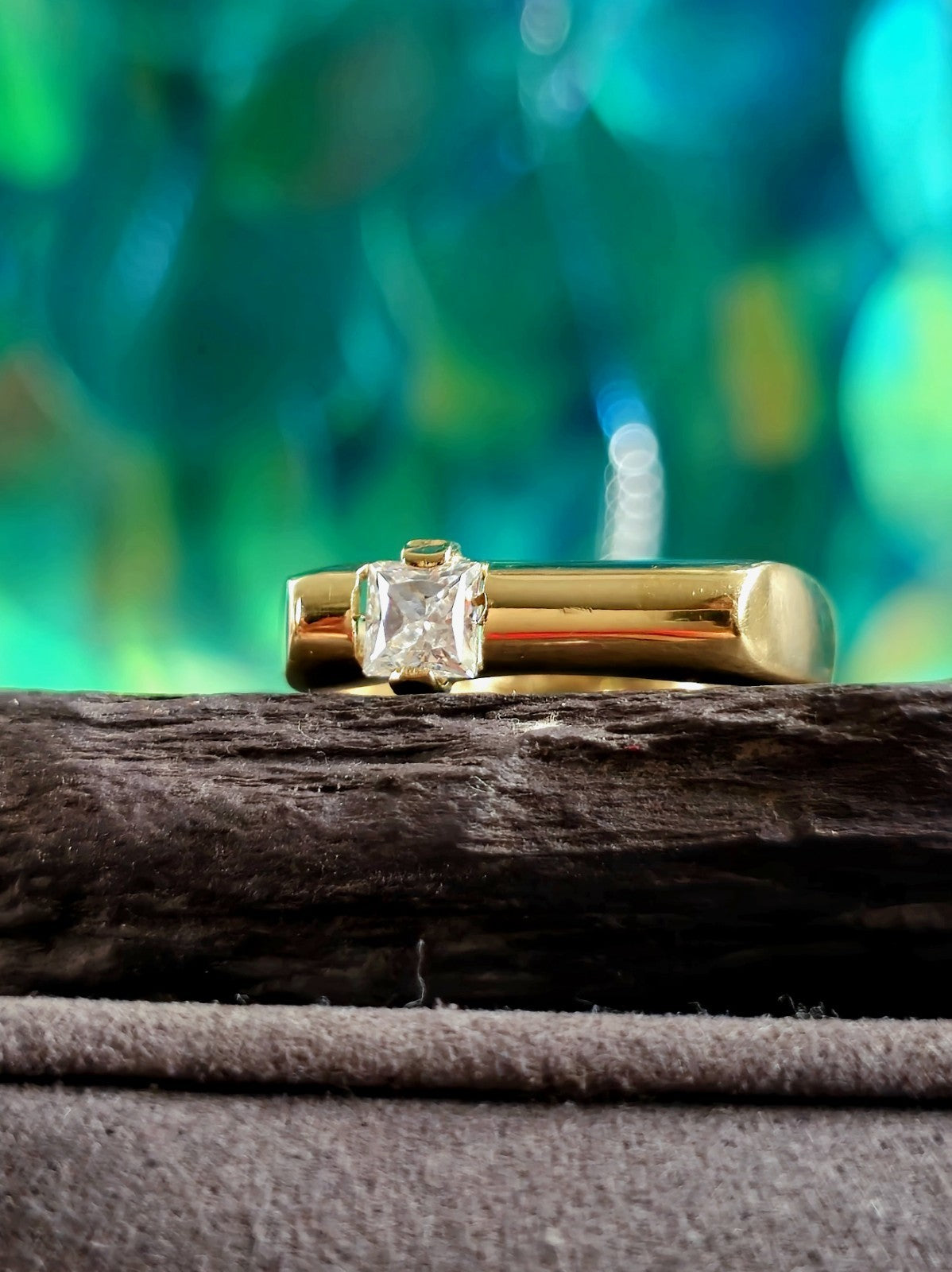 585 Solid 14ct Yellow Gold Signet Ring Size: P Square with Cubic Zirconia 3g