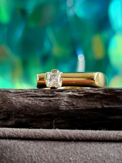 585 Solid 14ct Yellow Gold Signet Ring Size: P Square with Cubic Zirconia 3g