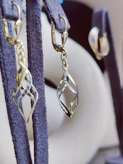 Lovely 9ct Solid Yellow/White Gold Drop Earrings Twisted Diamond Cut Lever Back