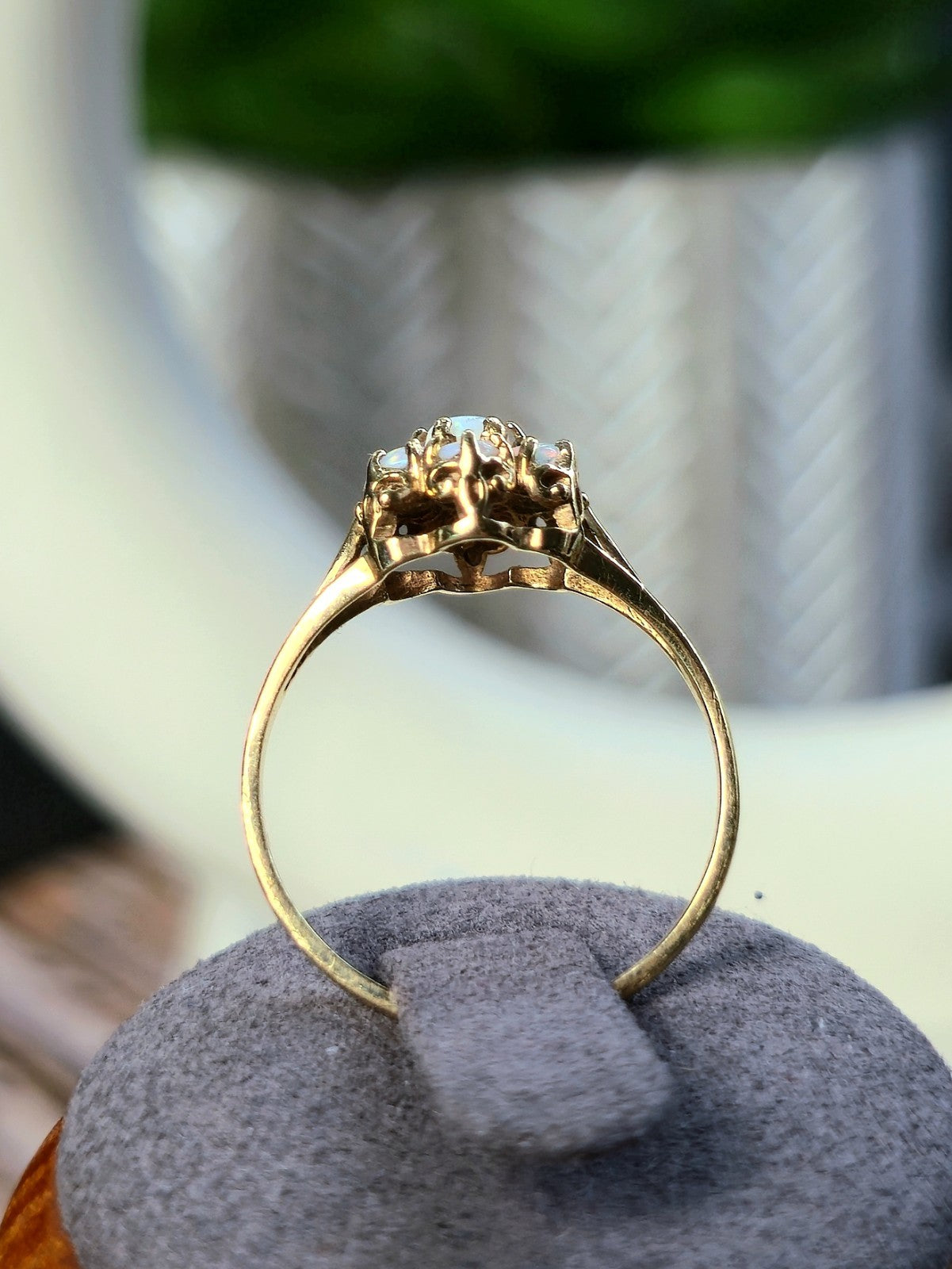 Lovely 9ct Yellow Gold Flower Opal Ring Cluster Prong Set Size N Hallmarked