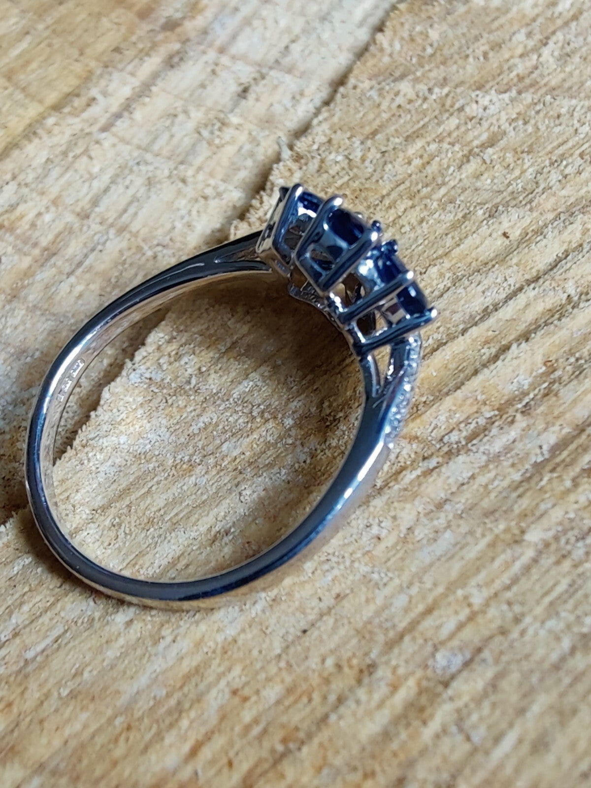 Absolutely Stunning 9ct White Gold Sapphires and Diamonds Flower Ring size P+