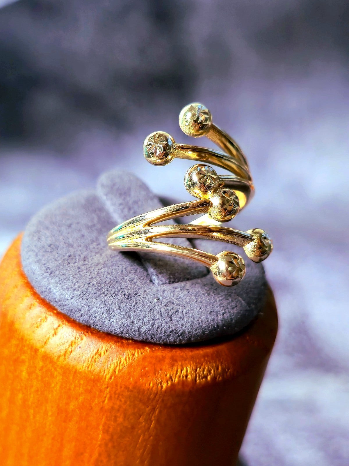 14K Yellow Gold Fancy Statement Design Ring Split Shank Diamond Cut Balls size M