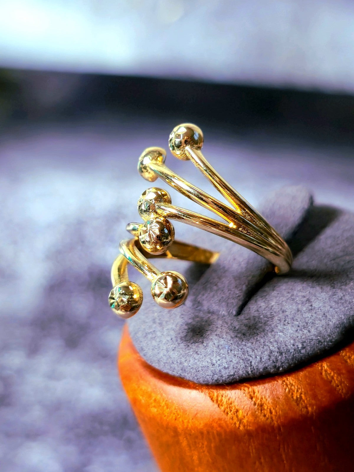 14K Yellow Gold Fancy Statement Design Ring Split Shank Diamond Cut Balls size M