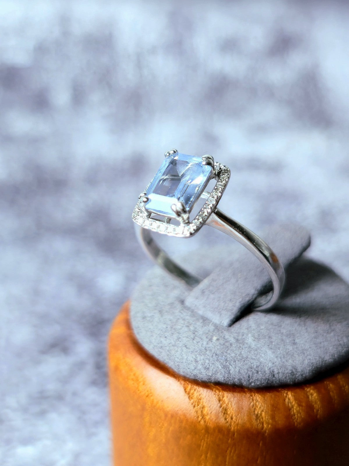 Stunning 9ct White Gold Aquamarine Diamond Halo Dress Ring Cocktail size P