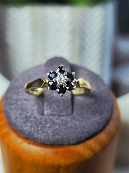 Stunning Cute 9ct Yellow Gold Sapphire/Diamond Flower Ring  size L+ Hallmarked