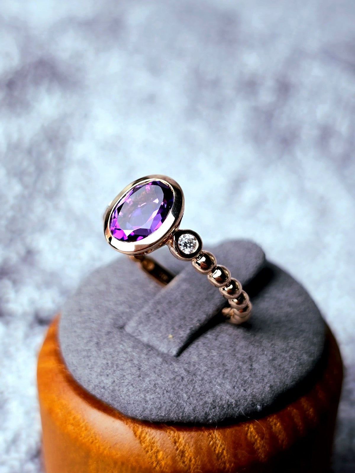 New 18ct Rose Gold Oval Amethyst and Diamonds Ring Cocktail Dress Bead Band