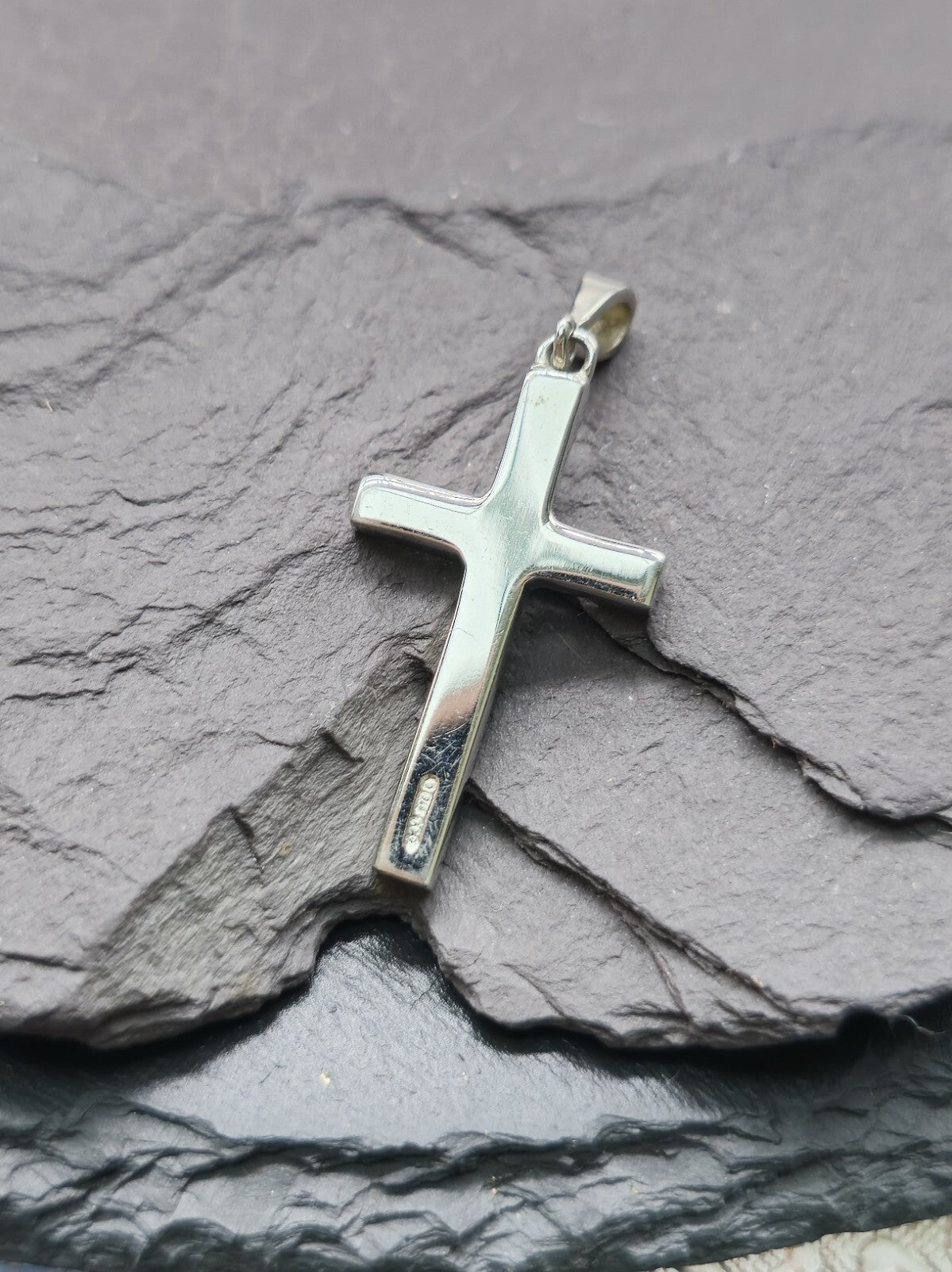 New Solid 9ct White Gold Plain Cross Simple 3D Cube Thick 32mm x 15mm Hallmarked