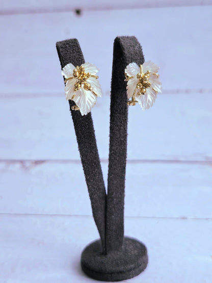 Elegant 18K Yellow Gold Mother Of Pearl Leaf Earrings Studs Omega Clasp Fancy 