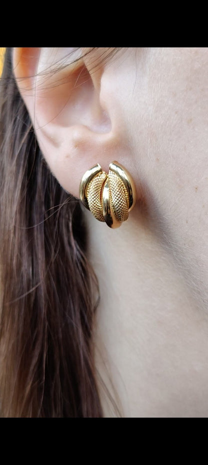 NEW 9ct Yellow Gold Stud Earrings 2 Grams Hallmarked Butterfly Lovely