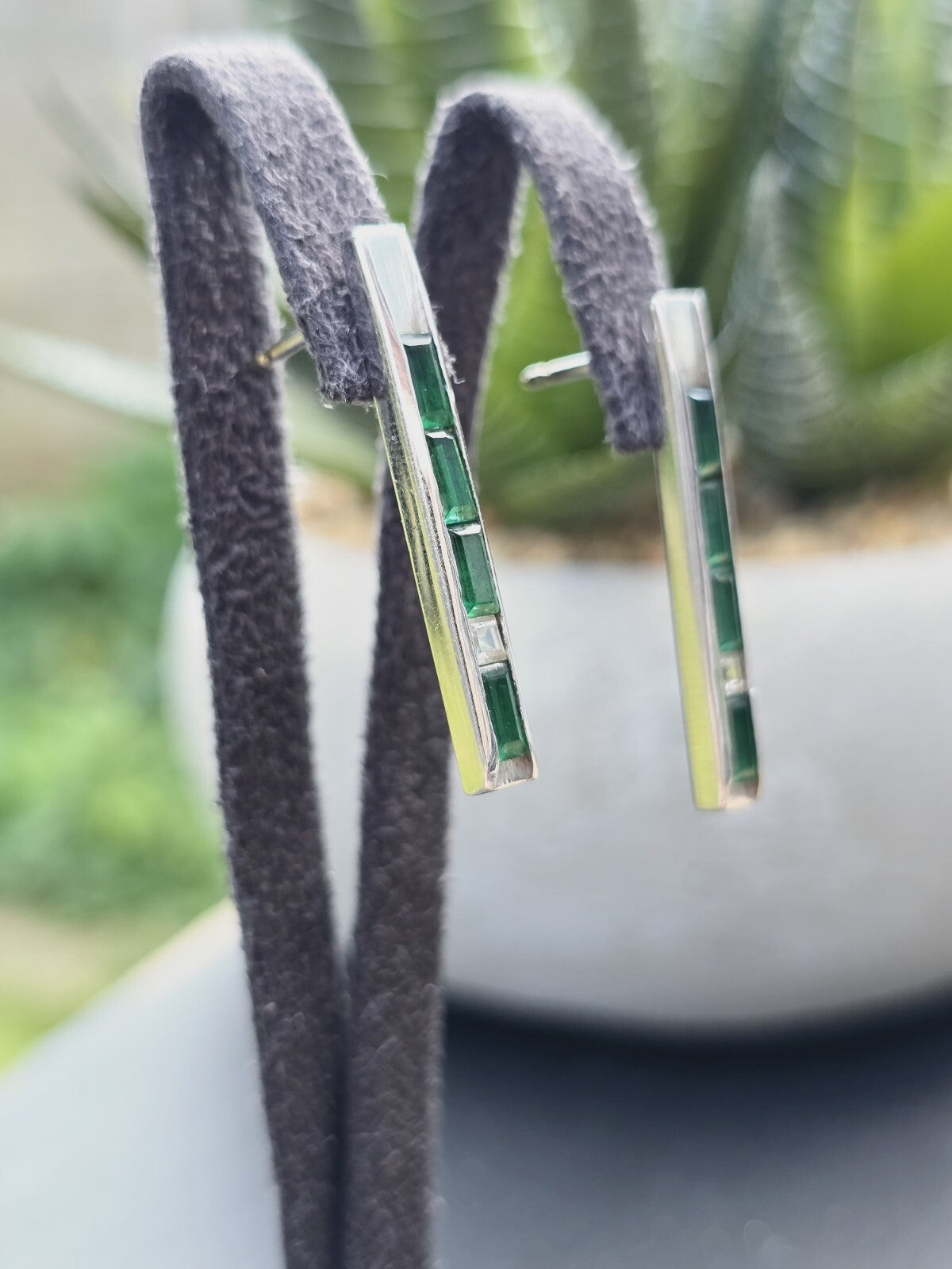 Solid 18K (750) White Gold Stud/Drop Earrings Long Green Stones 5.5grams