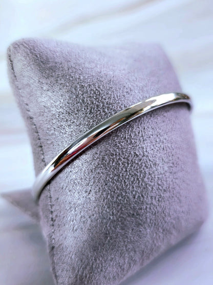 New 9ct White Gold Round Bangle Stacking 375 BRACELET Lovely 4mm 70mm diameter